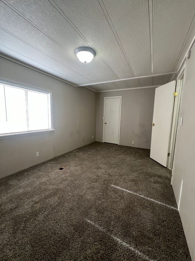 Photo - Large Three Bedroom In Chubbuck