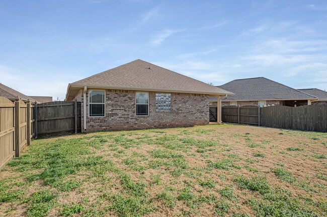 Photo - 808 Willow Shoals Dr SW