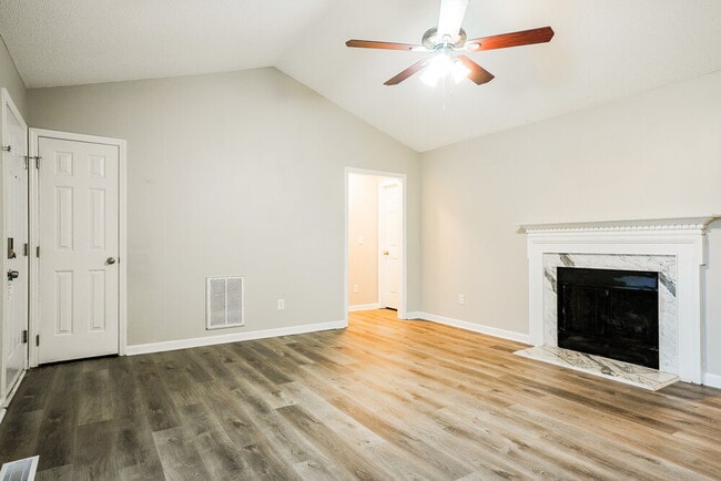 Photo - 121 Westonridge Run