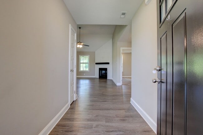 Photo - Sharp 3 bed 2 Bath Close To Ft Campbell