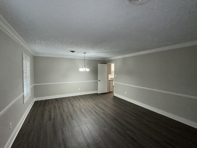 Photo - 827 Briarwood Dr