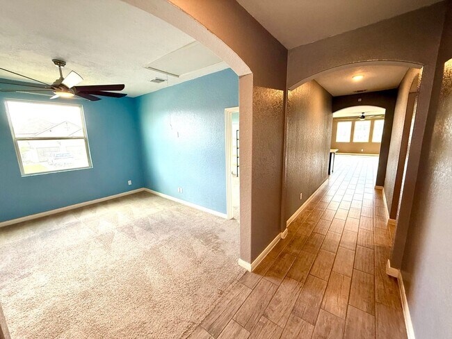 Photo - **APPLICATION RECEIVED** AVAILABLE NOW! Mo...