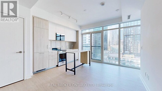 Photo - 65 Mutual St Unit 1505