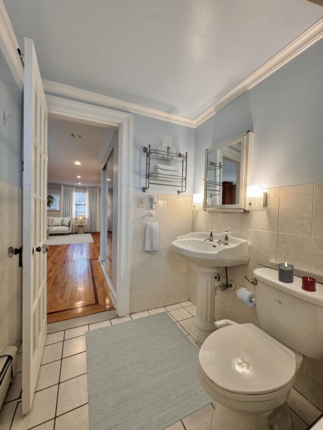 Photo - 211 Pavonia Ave Unit B