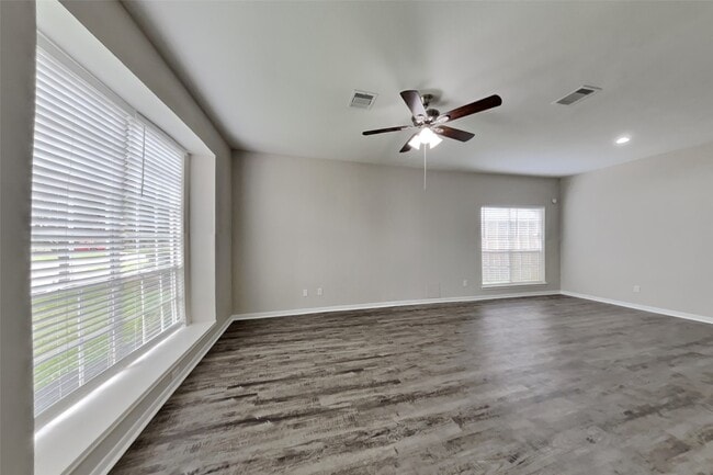 Photo - 16023 Willowpark Dr