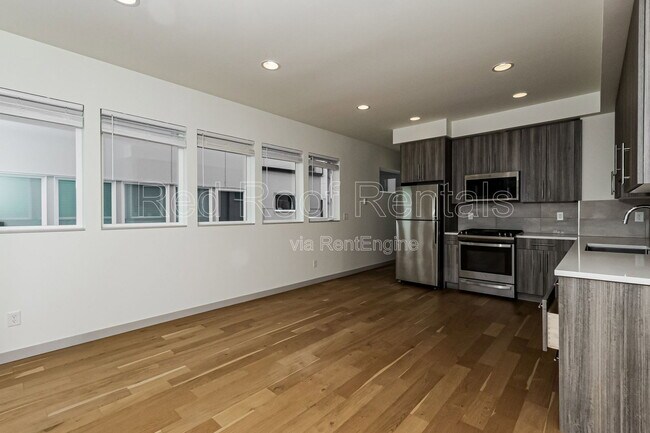 Photo - 4315B SW Frontenac St