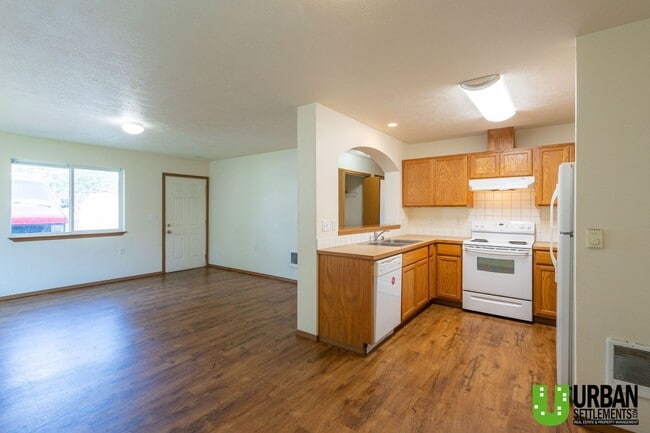 Photo - Great 4bd/2bth, nice location