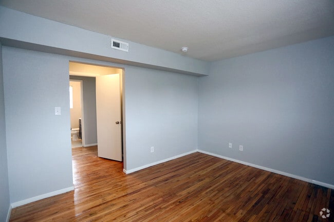 1BR,1BA,-530SF_ Bedroom