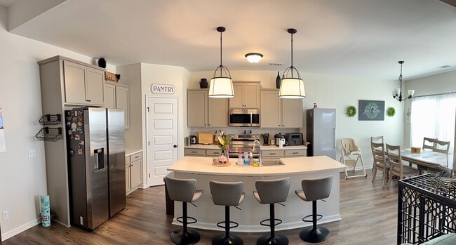 Photo - 215 Deerfield Dr NE
