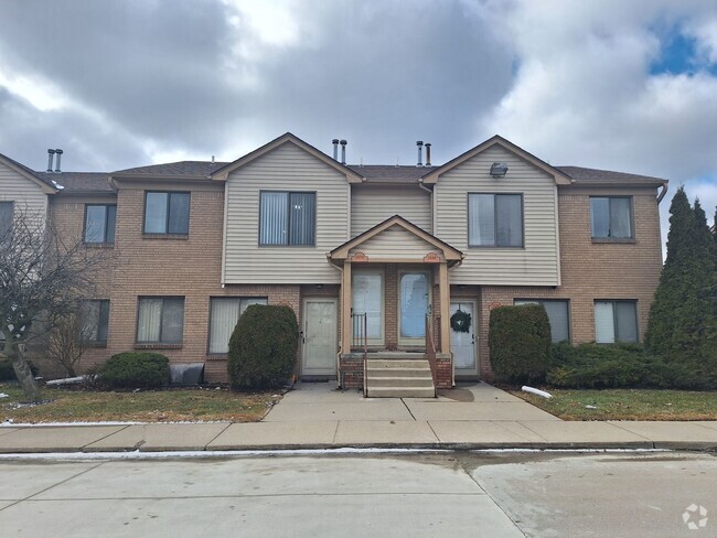 Building Photo - Condo living in Clinton Twp