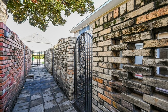 Building Photo - 4723 Merwin St Rental