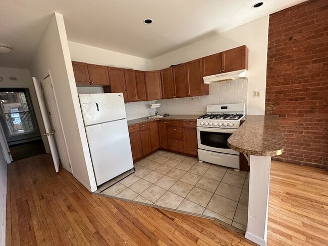 Photo - 318 Bond St Unit 1