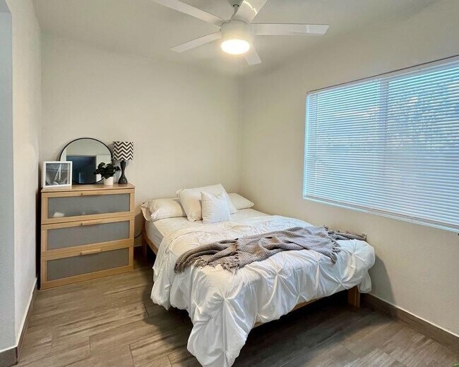 Photo - 1632 E Harvard St