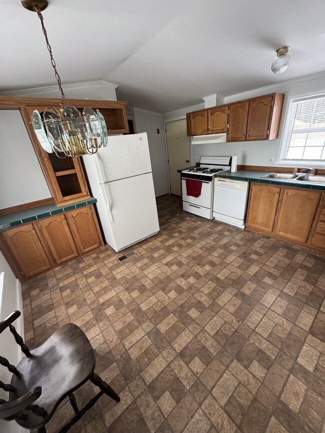 Photo - 189 Commercial St