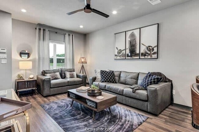 Photo - 1451 Associates Ave Unidad Carter Creek Condos