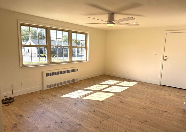 Sala de estar de 2 dormitorios - Bernhardt Heights