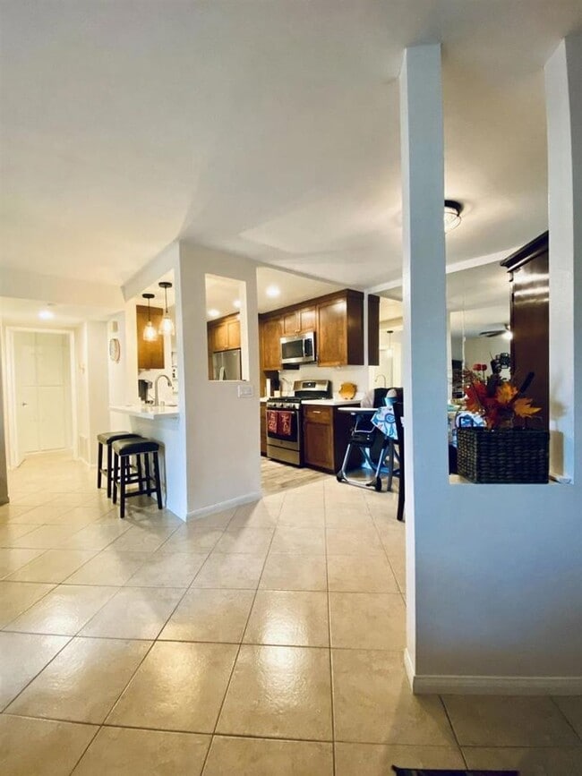 Photo - Eastlake Shores Downstairs Condo feat. Two Bedrooms and Two Bathrooms Unidad 101