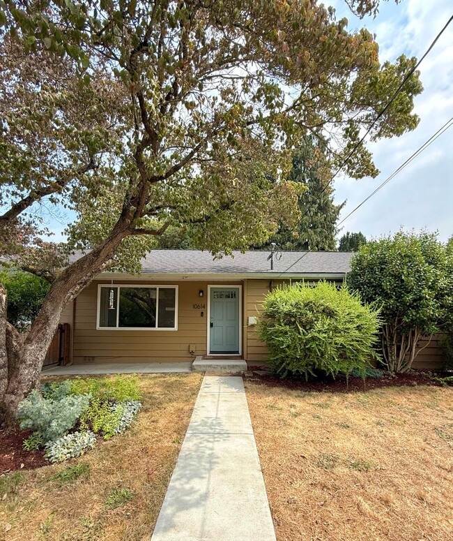 Building Photo - 3 BR West Seattle Home – Cozy and Convenie...