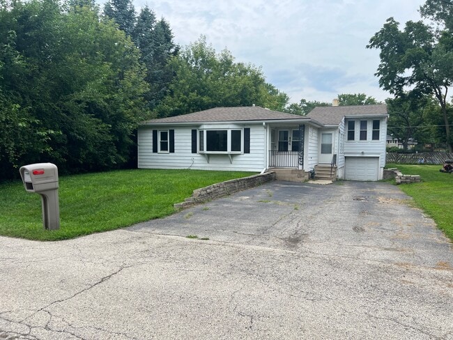 Building Photo - 806 Menominee Dr Rental