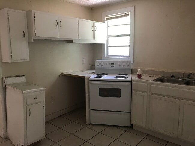 Photo - 622 Ave S NE