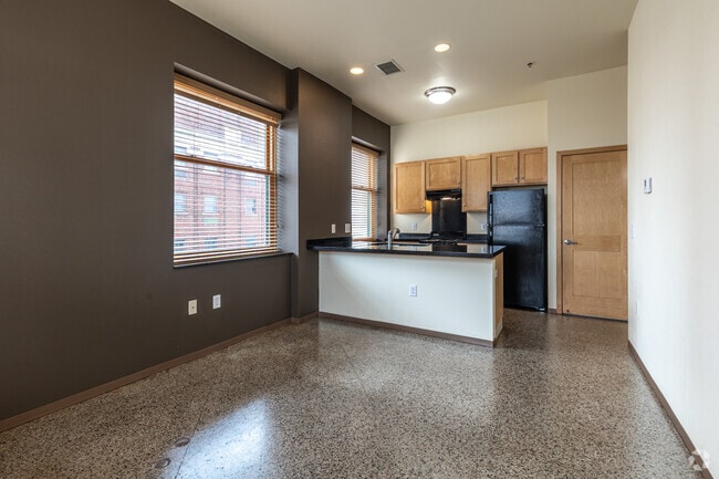 1BR, 1BA - 571SF - 640SF - Kitchen and Living Room