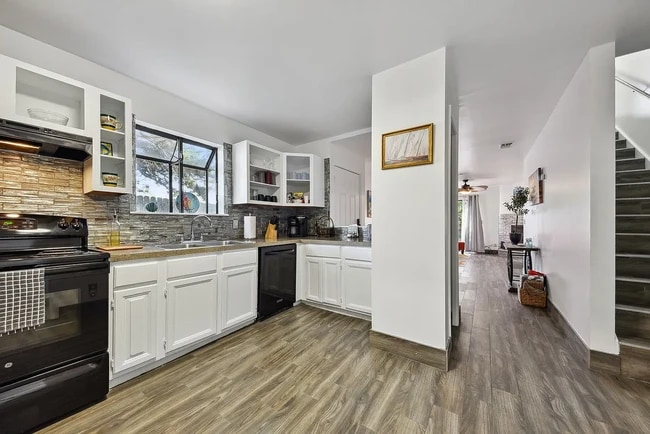 Photo - 512 10th Ave S