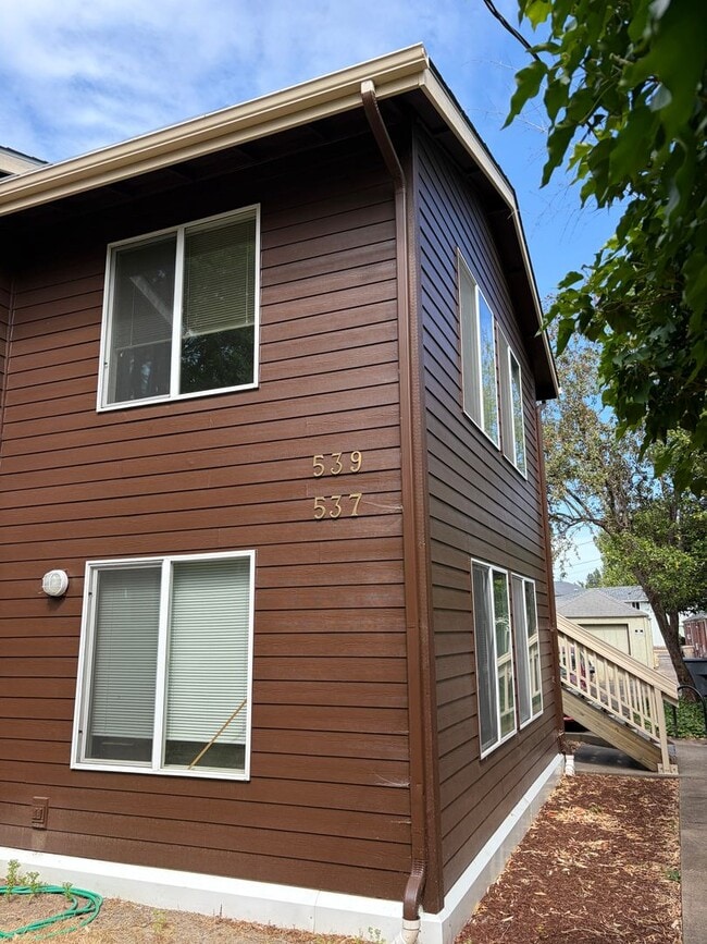 Building Photo - (560) 21st Street Duplex - 2 Bedroom / 2 Bathroom Unit 539