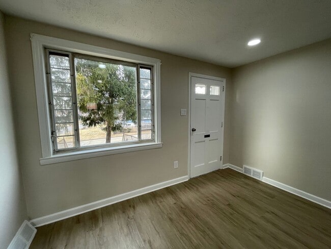 Photo - 3 Bedroom Renovated Townhouse