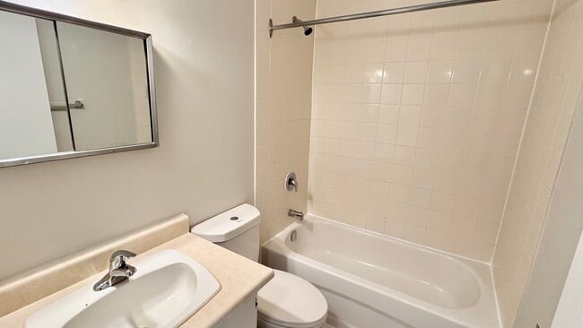 Photo - 8 Birkshire Ct