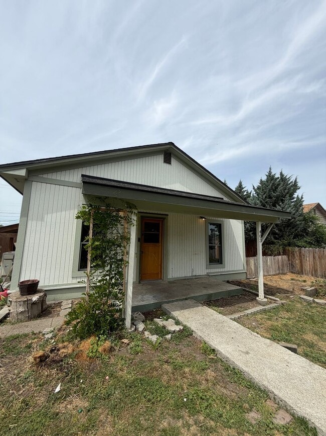 403 N Pacific St