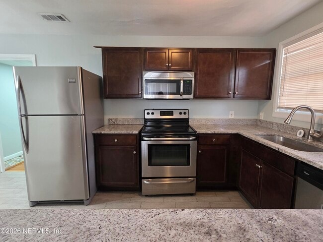 Photo - 1265 Donald St