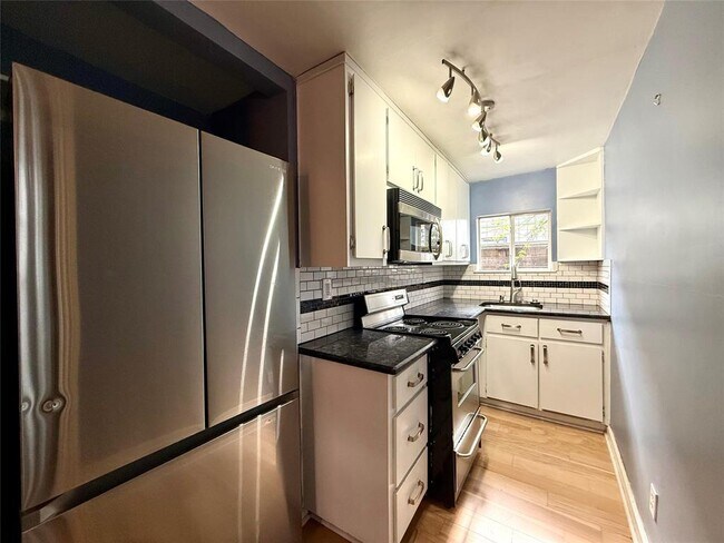 Photo - 4214 Bellvue Ave