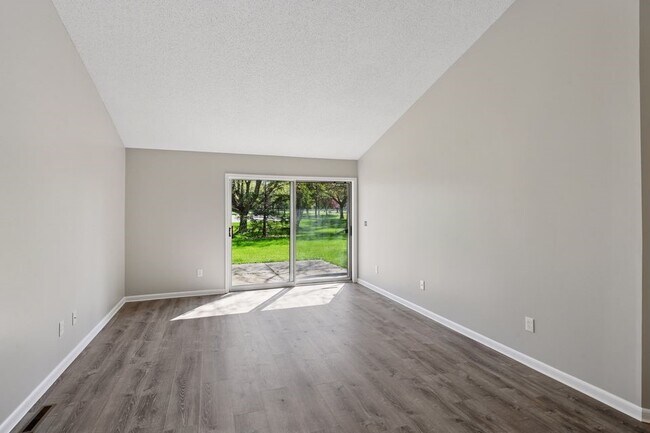 Photo - 8327 Victoria Dr