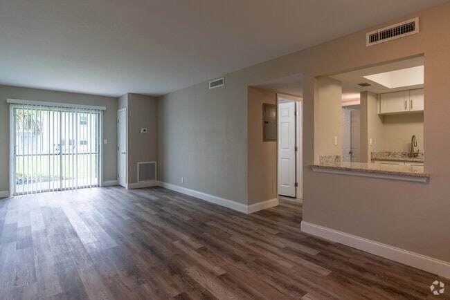 2BR, 1BA - 870SF
