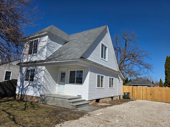 Photo - 122 Hawley St