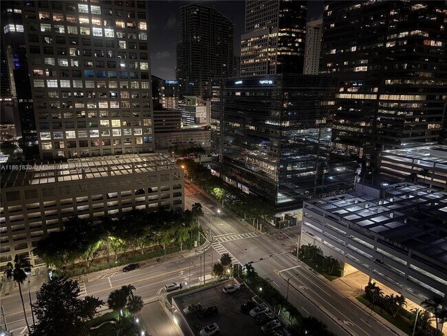 Building Photo - 801 Brickell Bay Dr Unit 2064 Rental