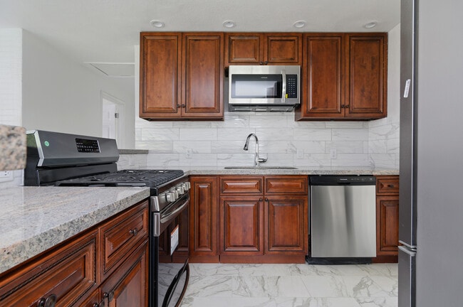 Photo - 233 SW 21st St