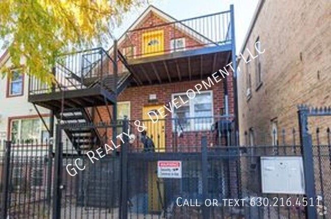 Building Photo - ***LOGAN SQUARE LOCATION / 2 BDRM - 1 BTH ... Unit B Rental