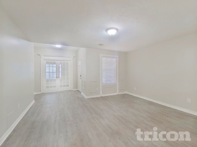 Photo - 729 Forest Ln Dr