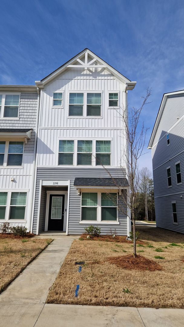 Building Photo - Brand New End-Unit Townhome | 3 BR/3.5BA | 1-Car Garage | Near Downtown Mooresville