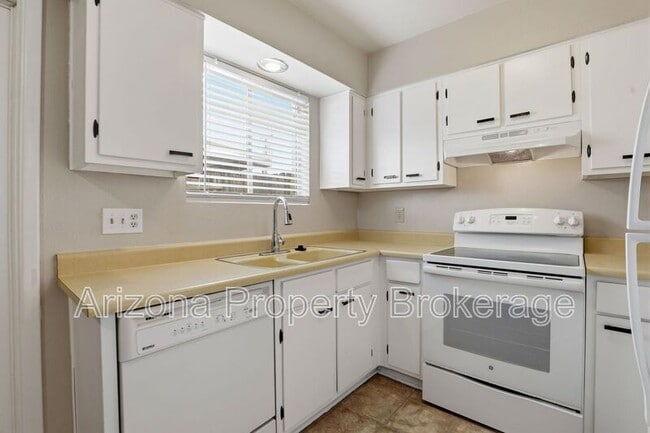 Photo - 3934 E Piccadilly Rd