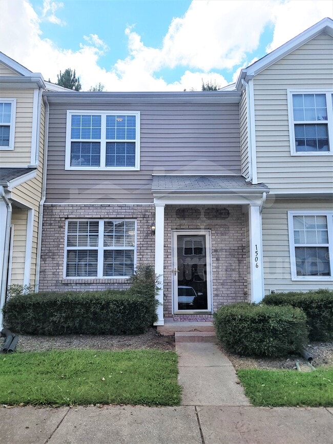 Building Photo - 1506 Oxleymare Drive