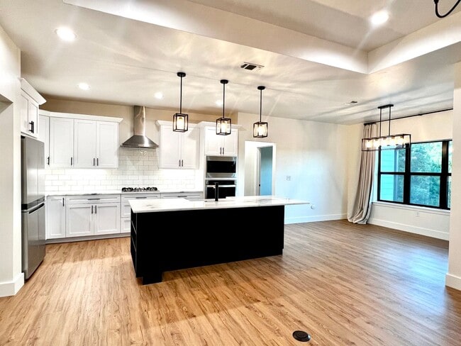 Photo - Gorgeous Modern Home In Village Glen