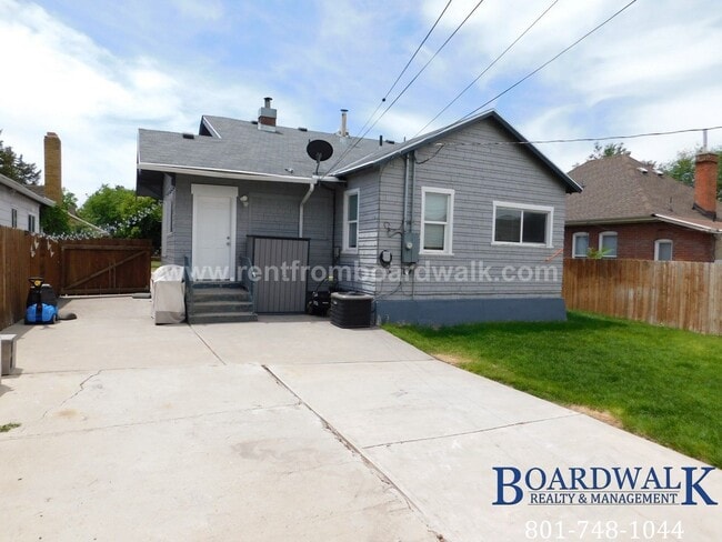Photo - 657 Warnock Ave