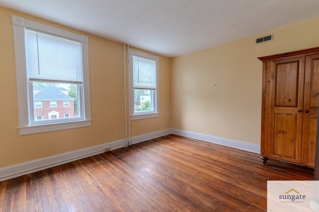 Photo - 2900 E Strathmore Ave Unit 2 -