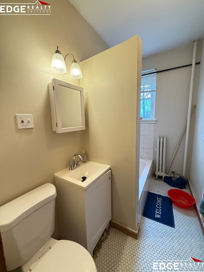 Photo - 152 Strathmore Rd Unit 1