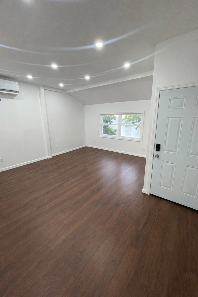 Building Photo - 452 S 1st Ave