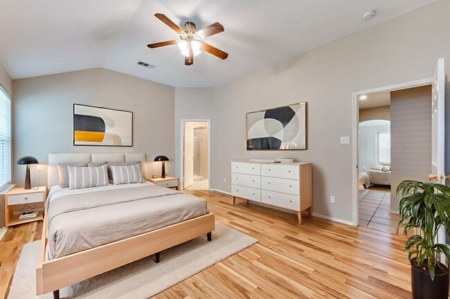 Photo - 1117 Red Hawk Dr
