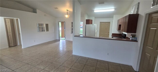 573 Bell Blvd
