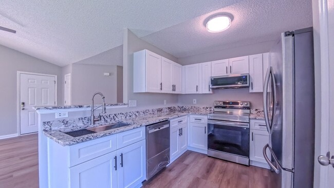 Photo - 4928 Silverdene St